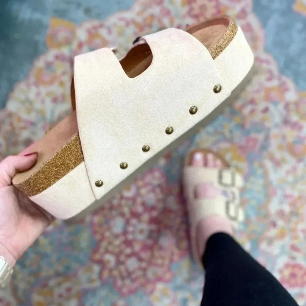 Corkys Tan Platform Flatform Sandals Cream Sand New